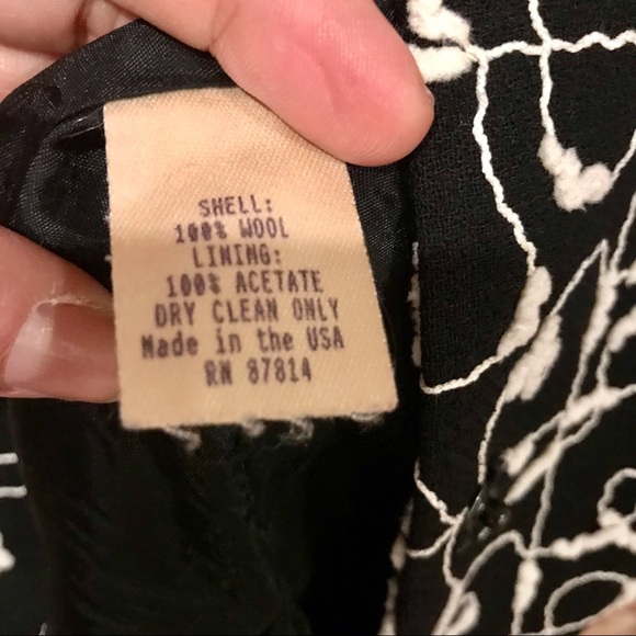 Vintage Neiman Marcus black and white wool swirl design cropped jacket. Size 4 - Picture 10 of 11